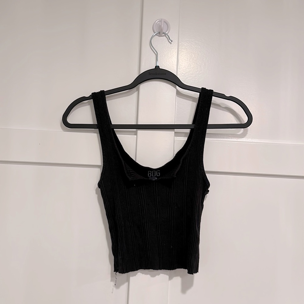 Black cropped tank top
